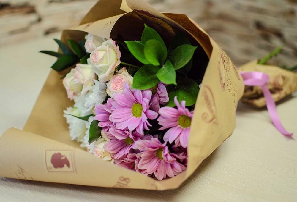 Букет цветов из: Розы и Хризантемы в Чиколе