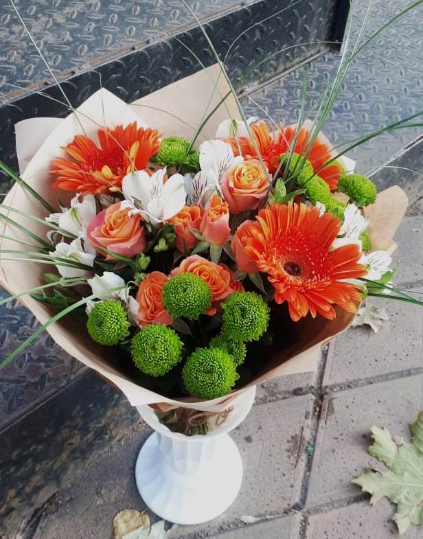 Букет цветов из: Герберы, Хризантемы, Альстромерии и Розы в Чиколе