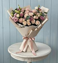 Букет цветов из:  Розы и Лизиантусы в Чиколе