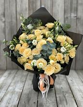 Букет цветов из:  Розы и Лизиантусы в Чиколе