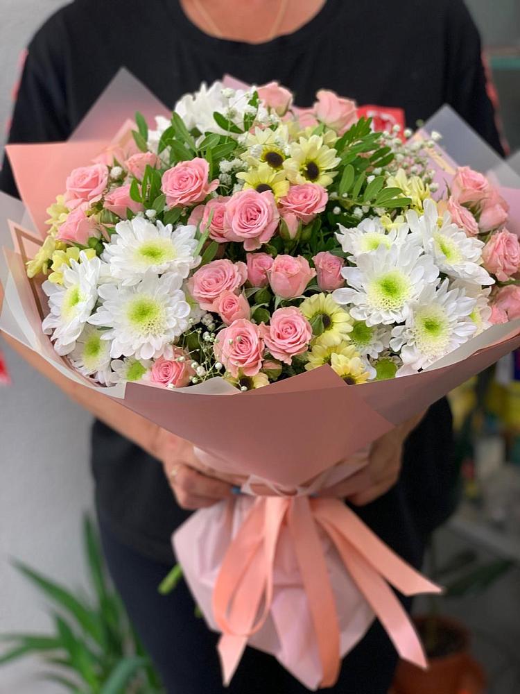 Букет цветов из: Розы и Хризантемы в Чиколе