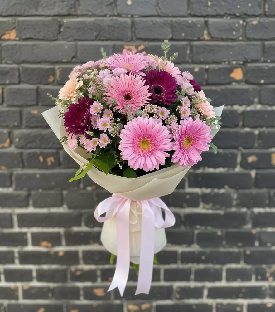 Букет цветов из: Герберы и Хризантемы в Чиколе