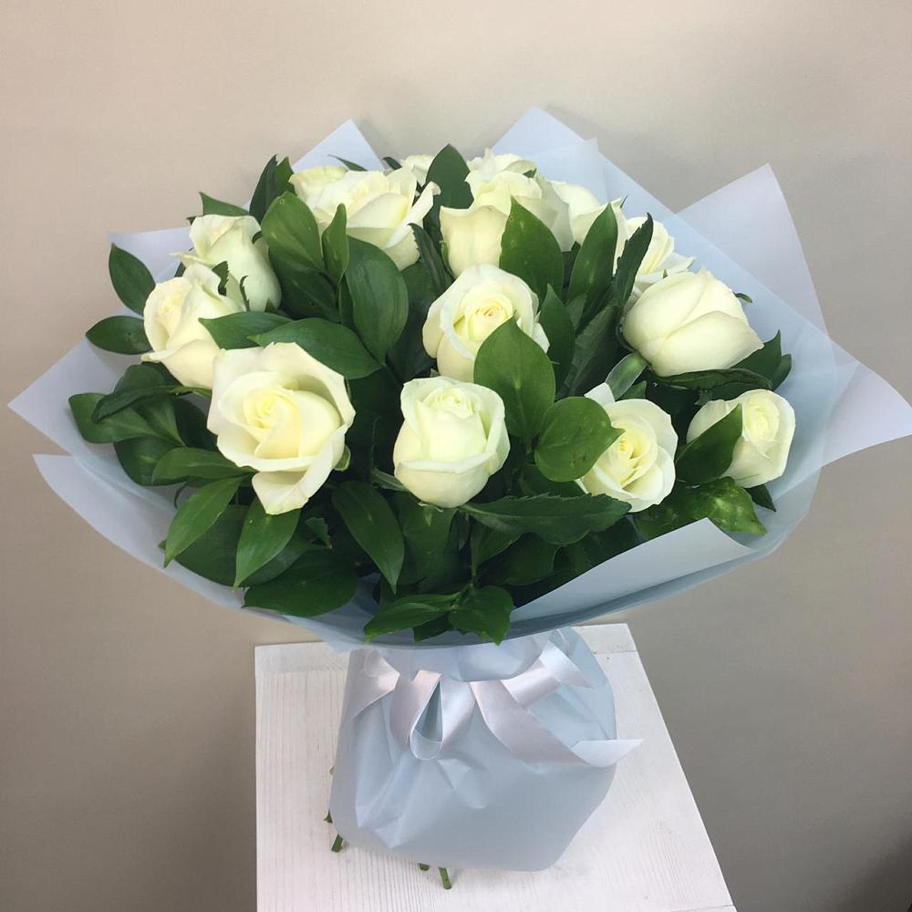 Букет 15 Белых роз Проуд в Чиколе