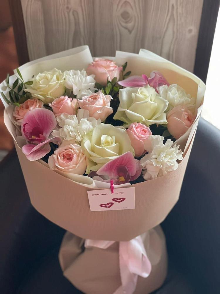 Букет цветов из: Орхидеи, Розы и Гвоздики в Чиколе