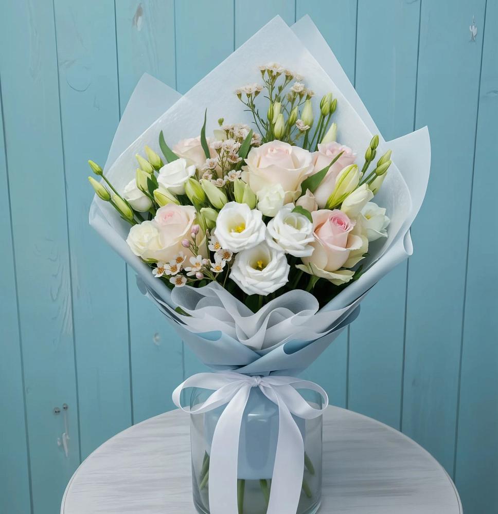 Букет цветов из: Розы и Лизиантусы в Чиколе