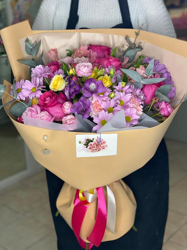 Букет цветов из: Хризантемы, Гвоздики и Альстромерии в Чиколе