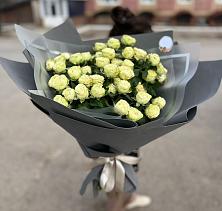Букет Белые кустовые розы Солинеро в Чиколе