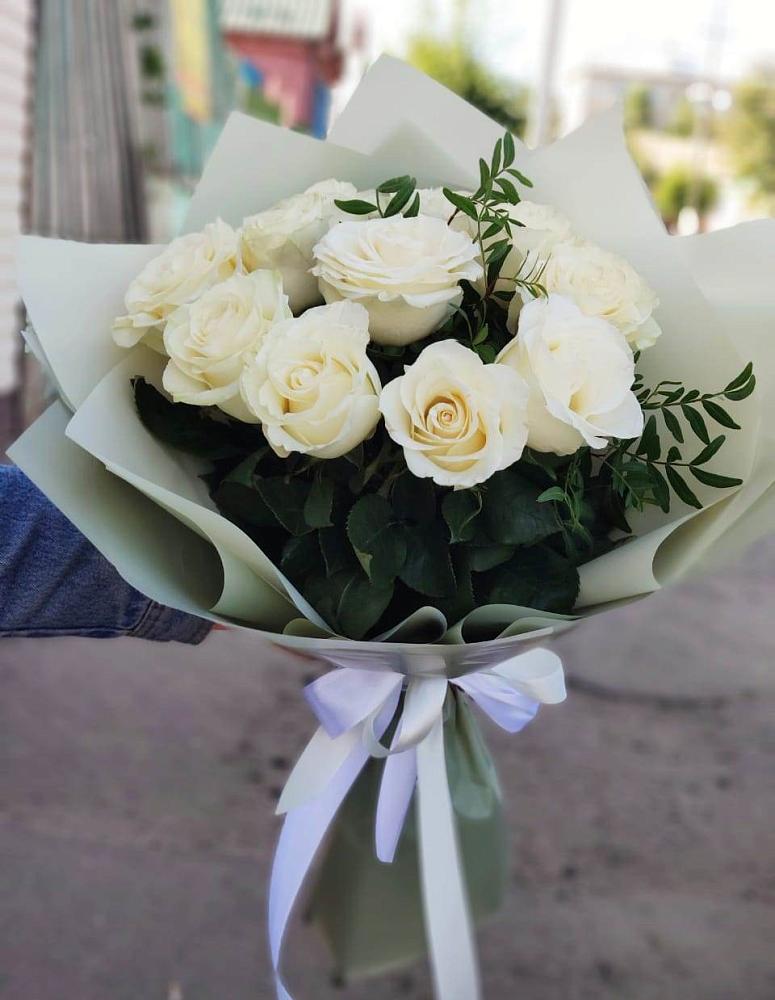 Букет Белые розы Проуд в Чиколе
