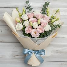 Букет цветов из:  Лизиантусы в Чиколе