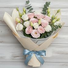 Букет цветов из:  Лизиантусы в Чиколе