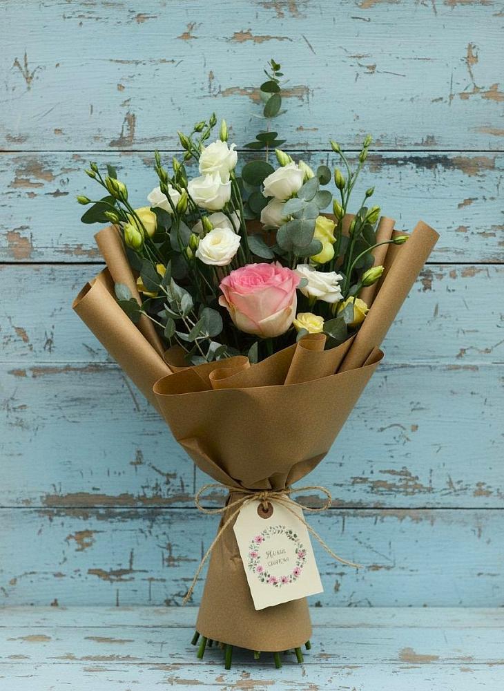 Букет цветов из: Розы и Лизиантусы в Чиколе