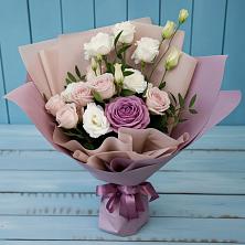 Букет цветов из:  Розы и Лизиантусы в Чиколе