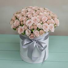 Цветочная композиция из Розы в шляпной коробке в Чиколе