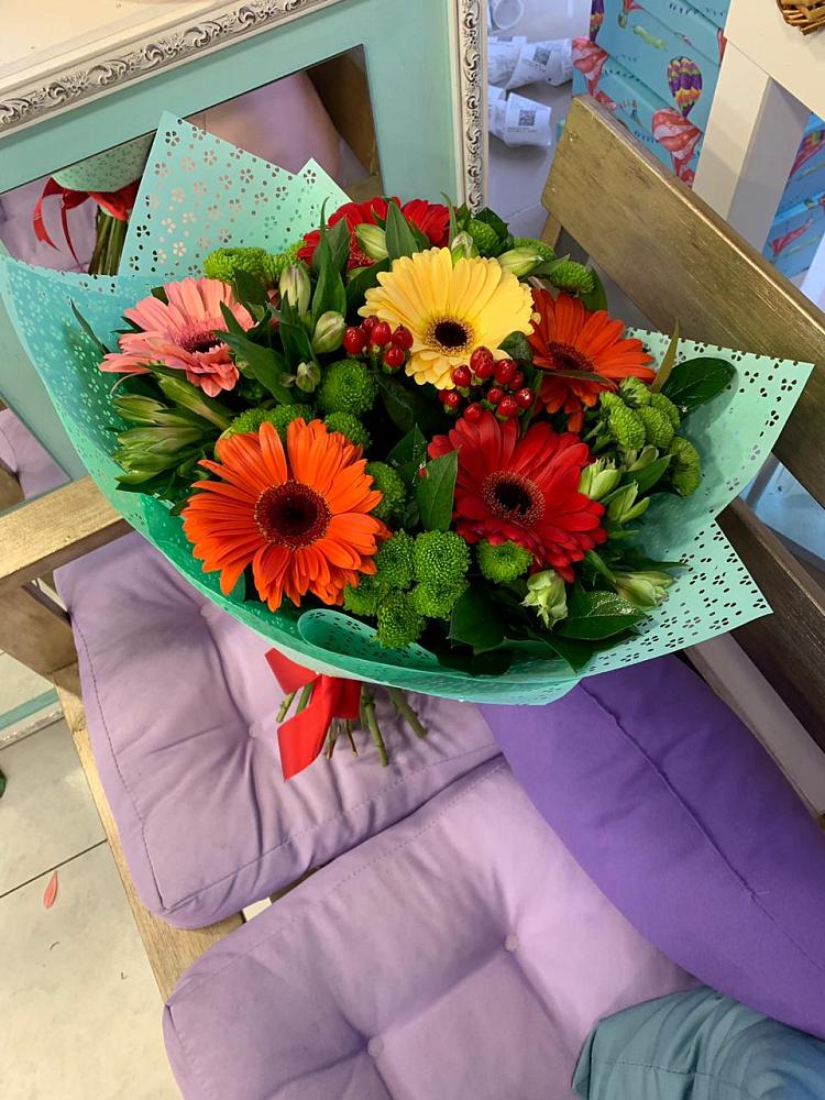 Букет цветов из: Герберы, Хризантемы и Альстромерии в Чиколе