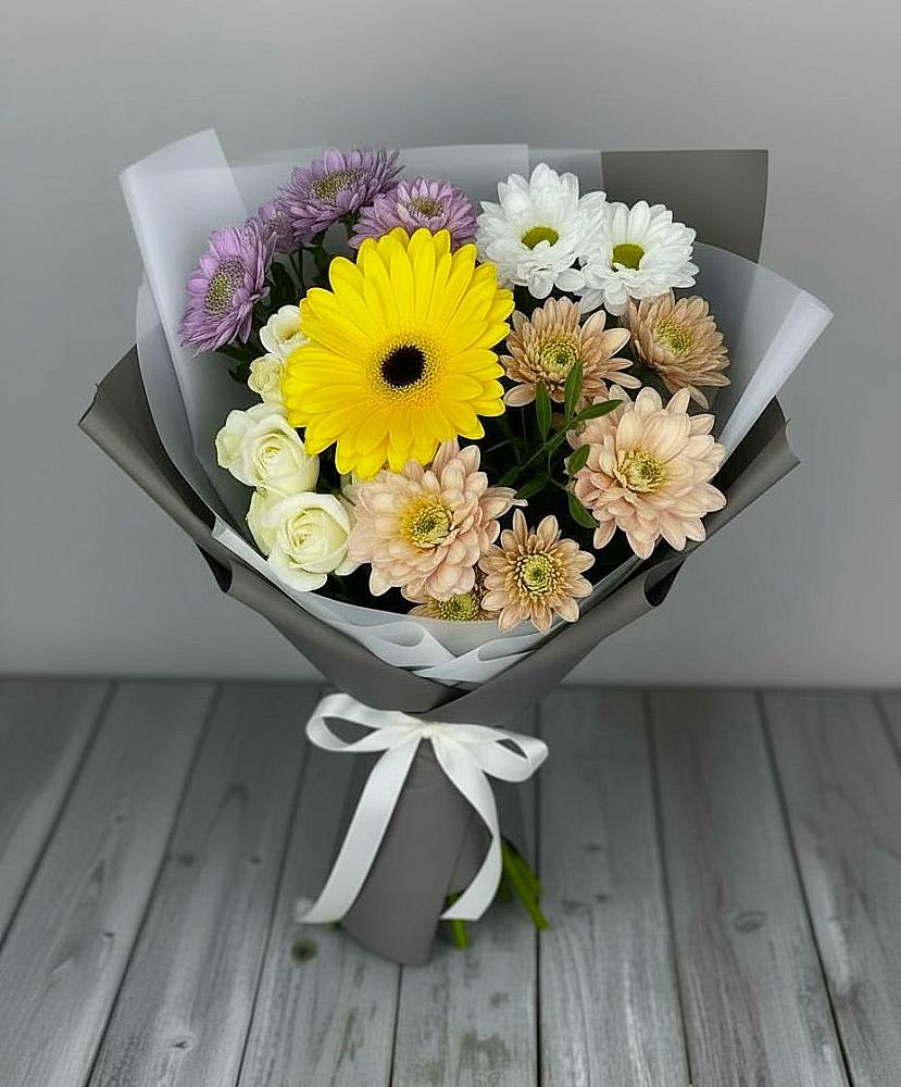 Букет цветов из: Розы, Герберы и Хризантемы в Чиколе