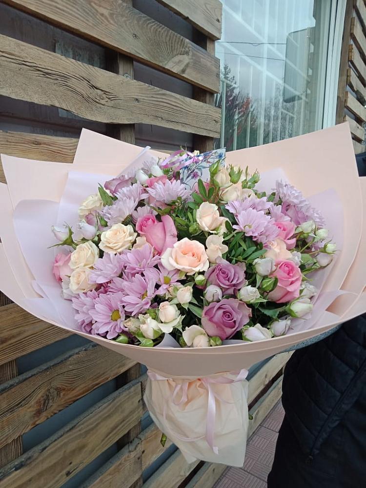 Букет цветов из: Розы и Хризантемы в Чиколе