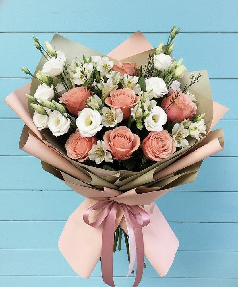 Букет цветов из: Розы, Альстромерии и Лизиантусы в Чиколе