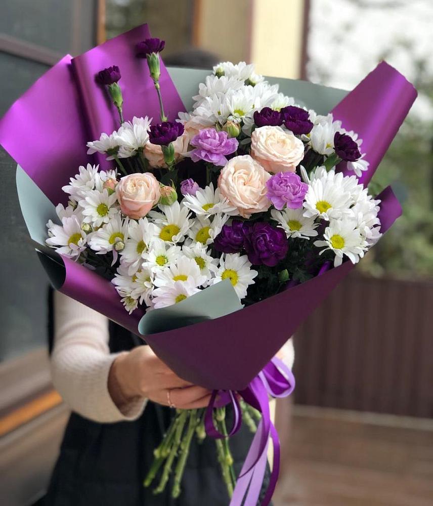 Букет цветов из: Хризантемы, Гвоздики и Розы в Чиколе