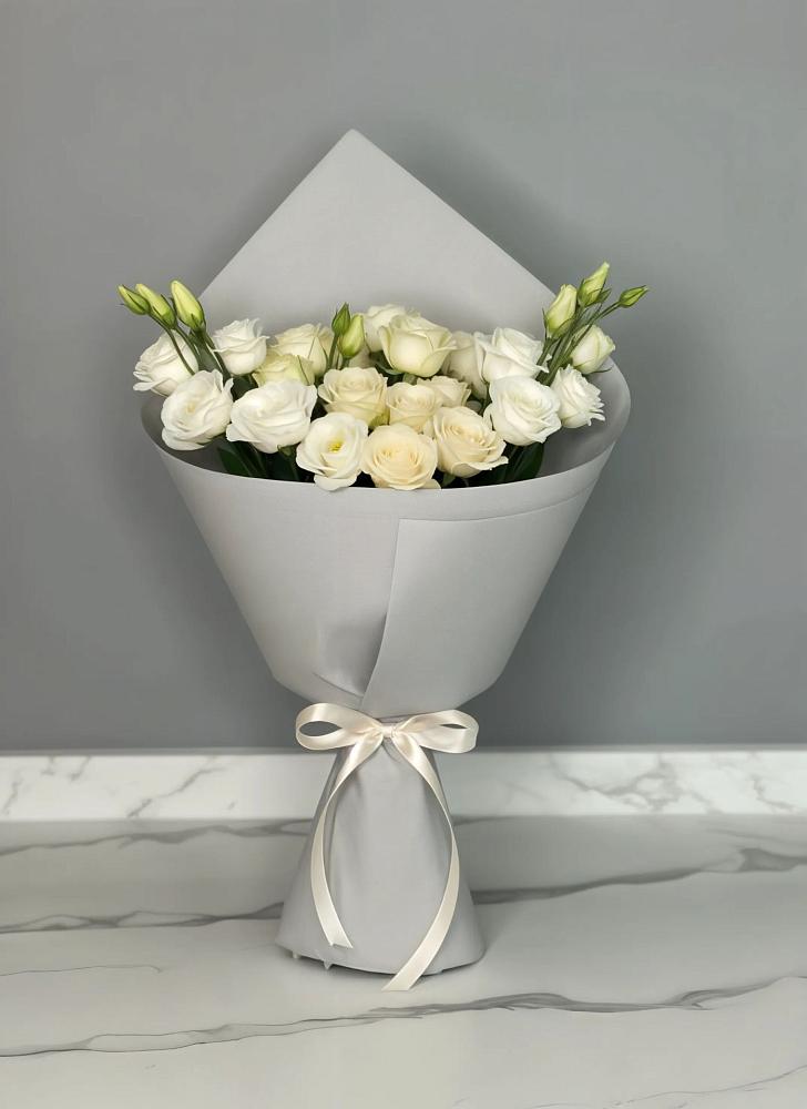 Букет цветов из: Розы и Лизиантусы в Чиколе