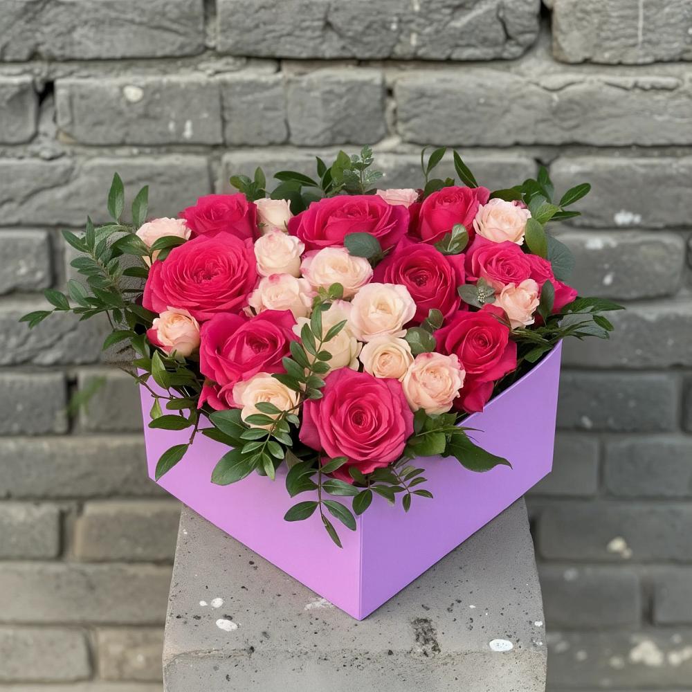 Цветочная композиция из Розы в коробке в Чиколе