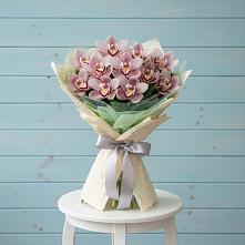 Букет цветов из:  Орхидеи и Розы в Чиколе