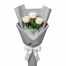 Букет 3 белые розы в Чиколе