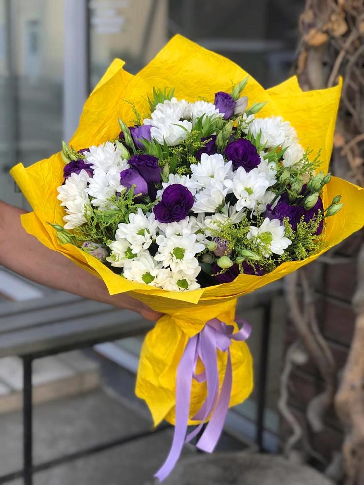 Букет цветов из: Ирисы, Хризантемы и Ромашки в Чиколе