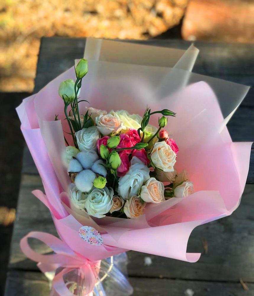 Букет цветов из: Розы и Лизиантусы в Чиколе