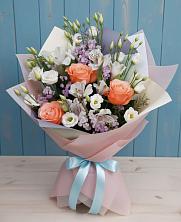 Букет цветов из:  Лизиантусы, Розы, Альстромерии и Гипсофила в Чиколе