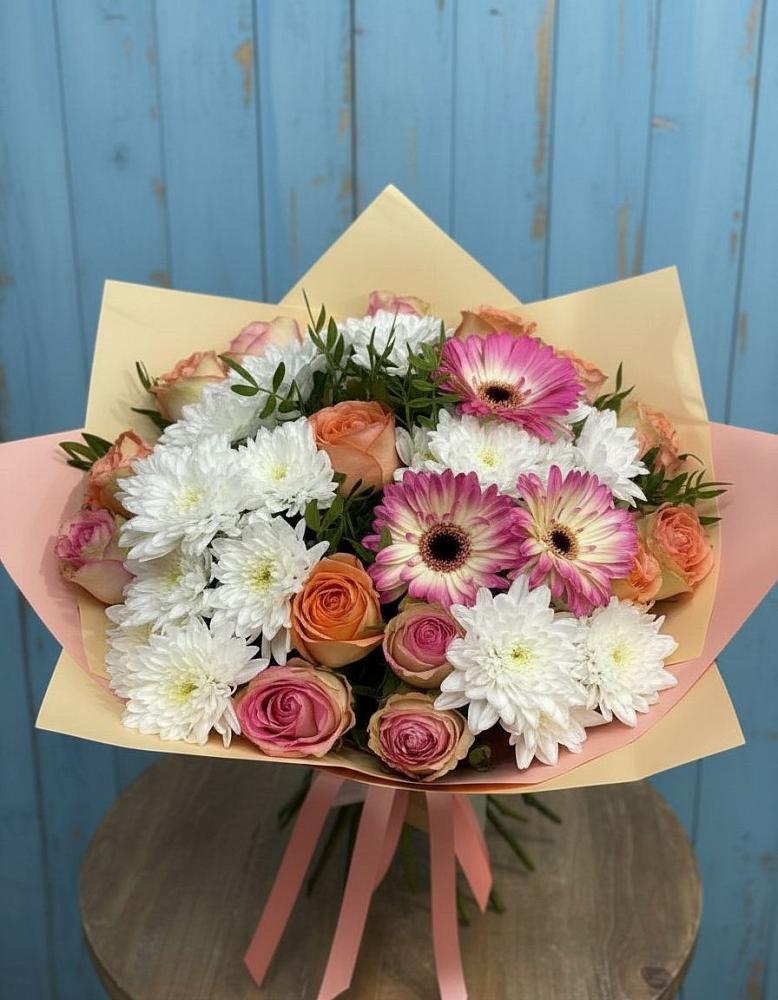 Букет цветов из: Розы, Герберы и Хризантемы в Чиколе