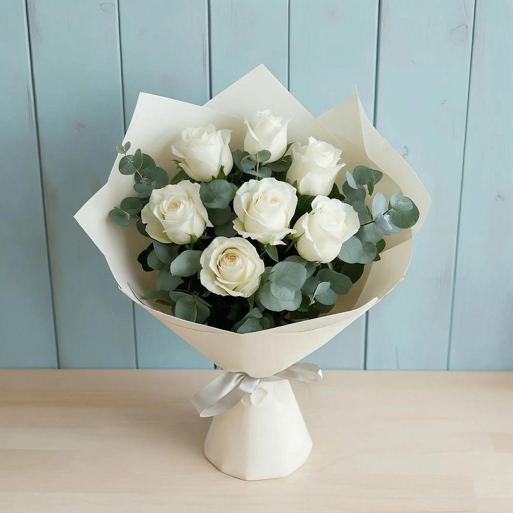 Букет Белые розы в Эвкалипте в Чиколе