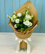 Букет цветов из:  Хризантемы и Лизиантусы в Чиколе