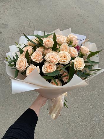 Букет Кремовые розы Латте в Чиколе