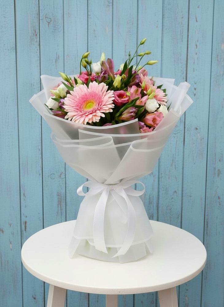 Букет цветов из: Герберы, Альстромерии и Лизиантусы в Чиколе