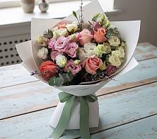 Букет цветов из:  Розы, Лизиантусы и Гвоздики в Чиколе