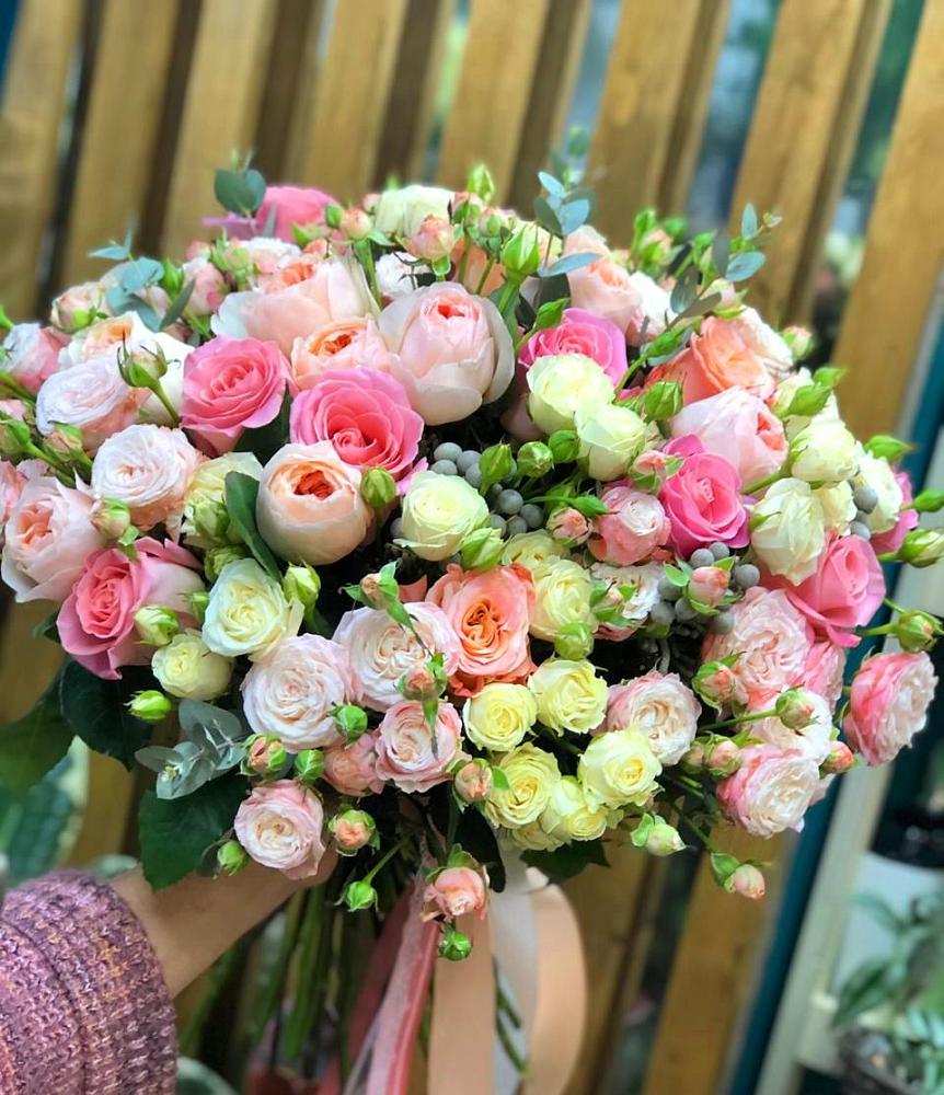 Букет цветов из: Розы в Чиколе