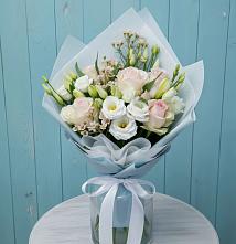 Букет цветов из:  Розы и Лизиантусы в Чиколе