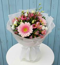 Букет цветов из:  Герберы, Альстромерии и Лизиантусы в Чиколе