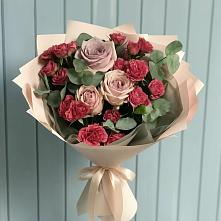 Букет цветов из:  Гвоздики и Розы в Чиколе