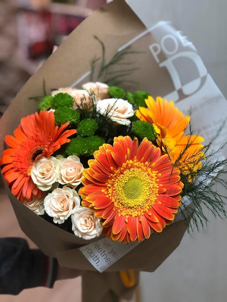 Букет цветов из: Герберы, Хризантемы и Розы в Чиколе