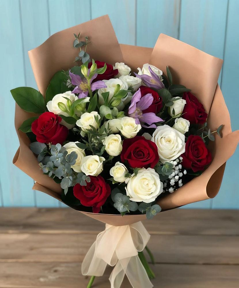 Букет цветов из: Розы и Альстромерии в Чиколе