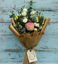 Букет цветов из:  Розы и Лизиантусы в Чиколе
