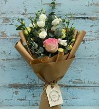 Букет цветов из:  Розы и Лизиантусы в Чиколе