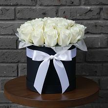 Цветочная композиция из Розы в шляпной коробке в Чиколе