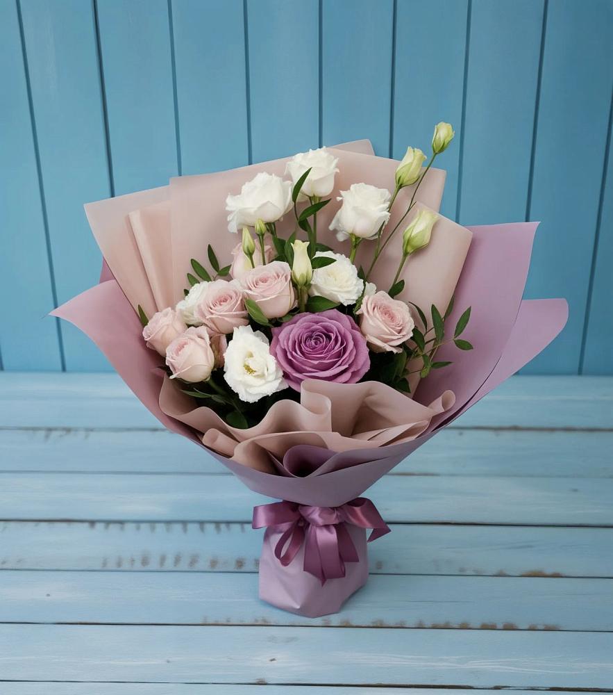 Букет цветов из: Розы и Лизиантусы в Чиколе